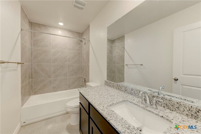 Building Photo - 526 Lost Trl
