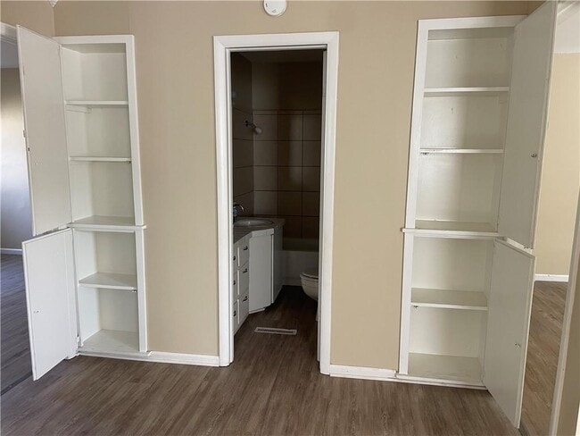 Building Photo - 497 S Wood Ave