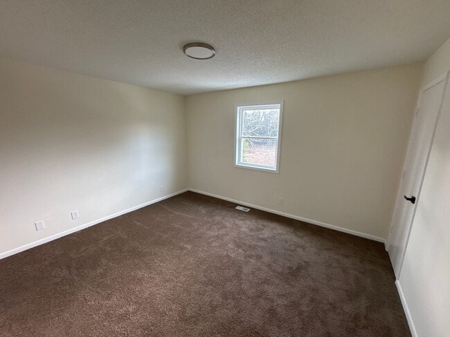 Building Photo - 3873 Fairmont Ave