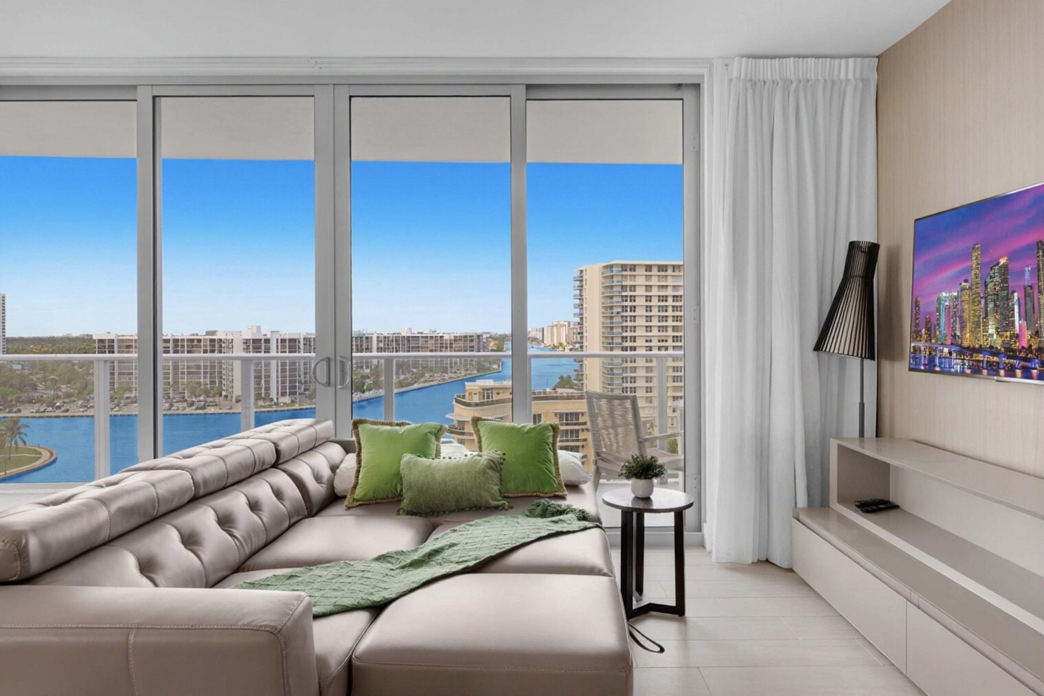 Building Photo - 4010 S Ocean Dr