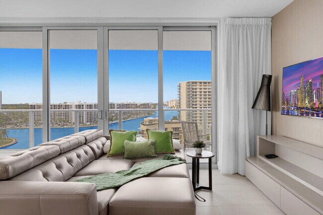 Building Photo - 4010 S Ocean Dr