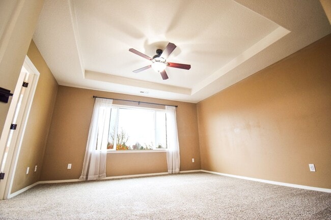 Building Photo - Move In Special!  $1000 Off!  Beautiful Spacious Home!