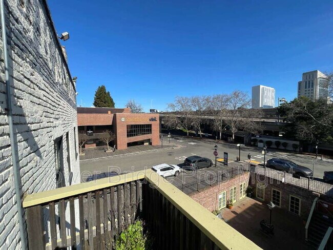 Building Photo - 122 I St