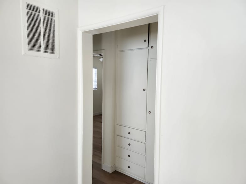 Building Photo - 1339 N Vista St