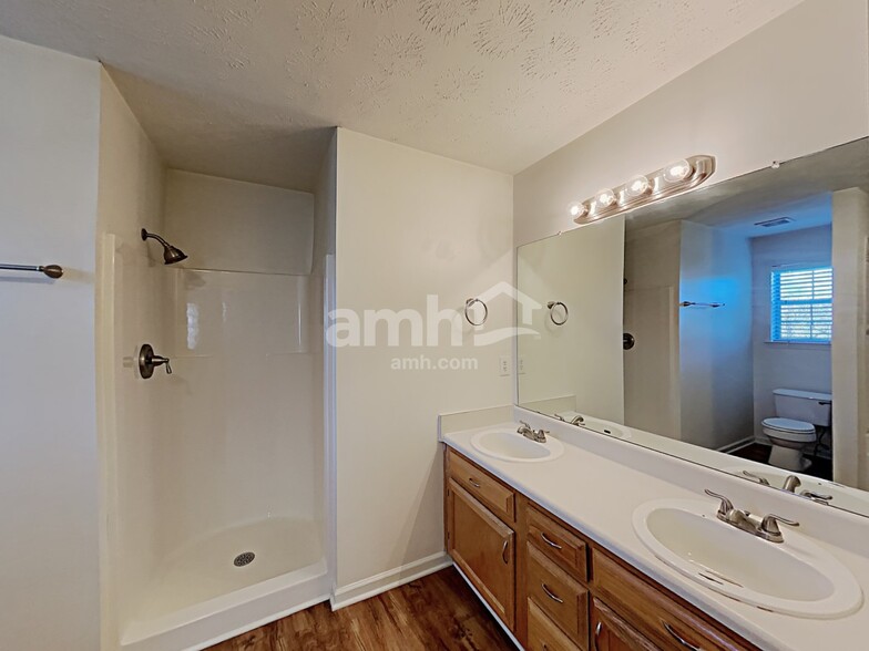 Building Photo - 137 Solomon Dr