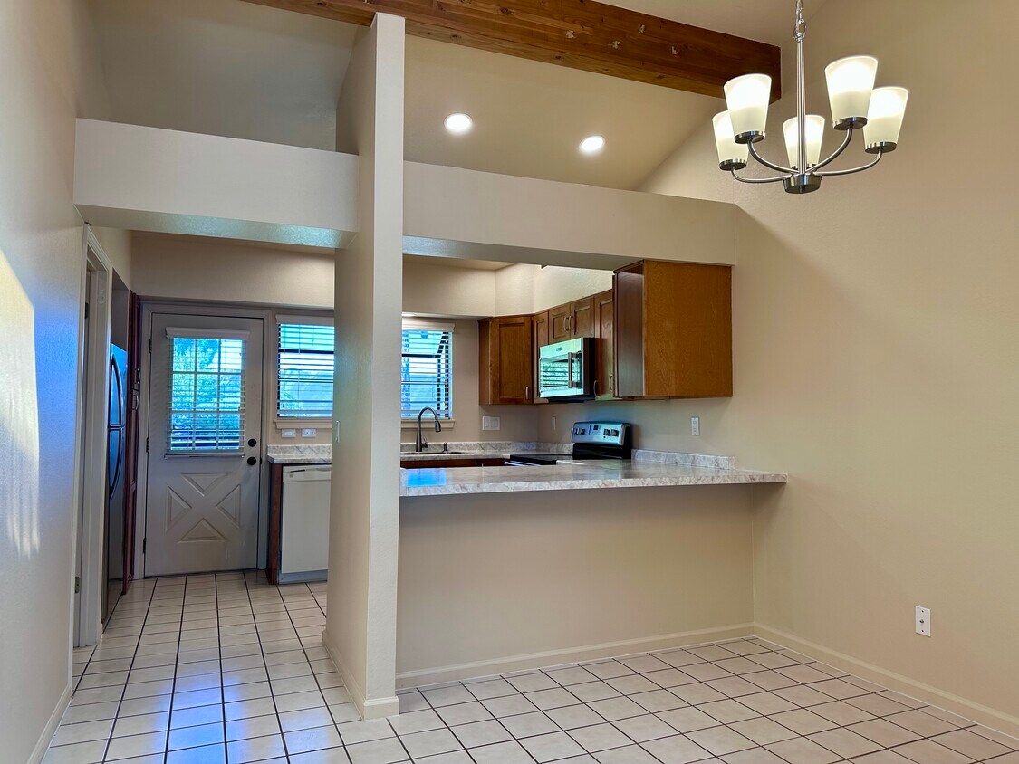 Building Photo - 11456 N Fairway Dr