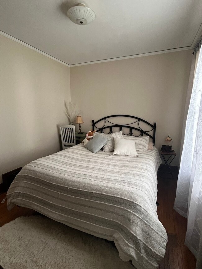 Building Photo - 206 Oak St