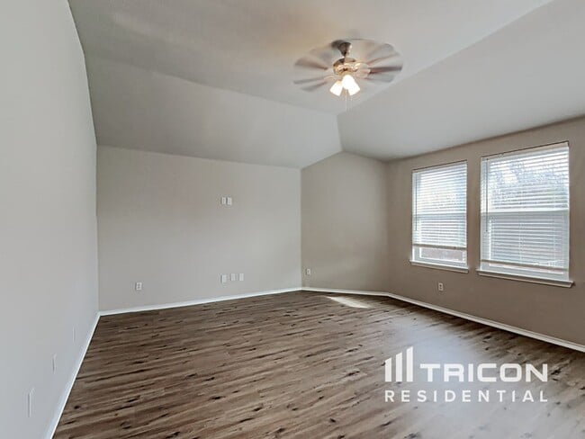 Building Photo - 509 Niagara Falls Dr