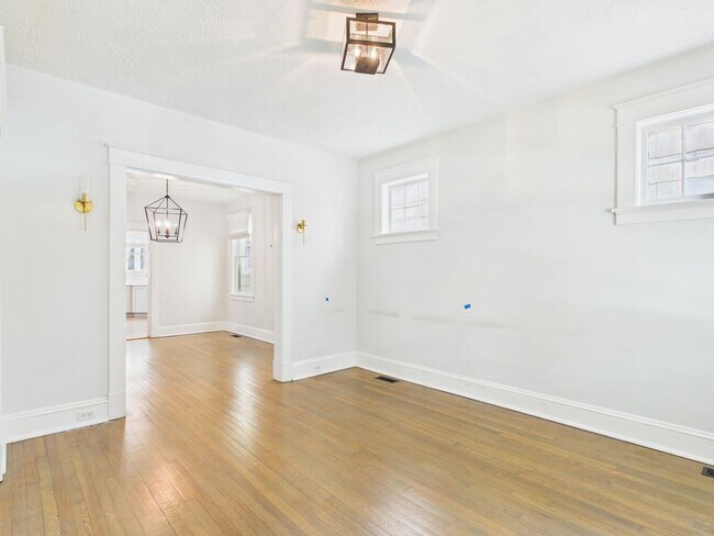 Building Photo - 3011 Hanes Ave