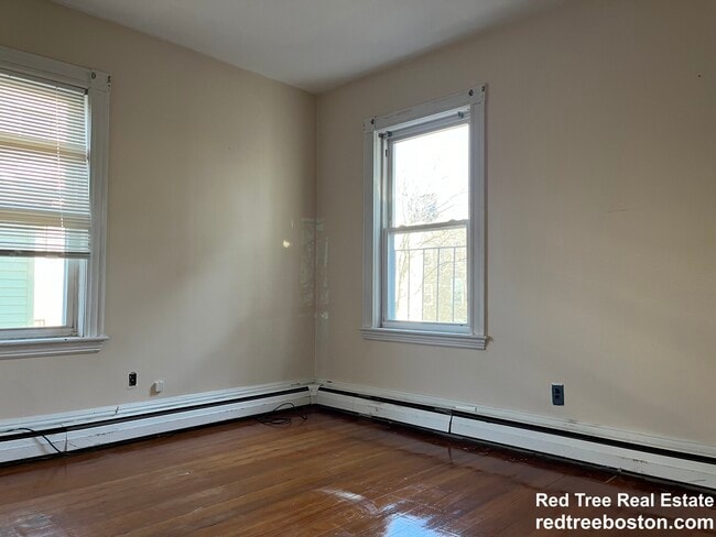 Building Photo - 166 Elm St