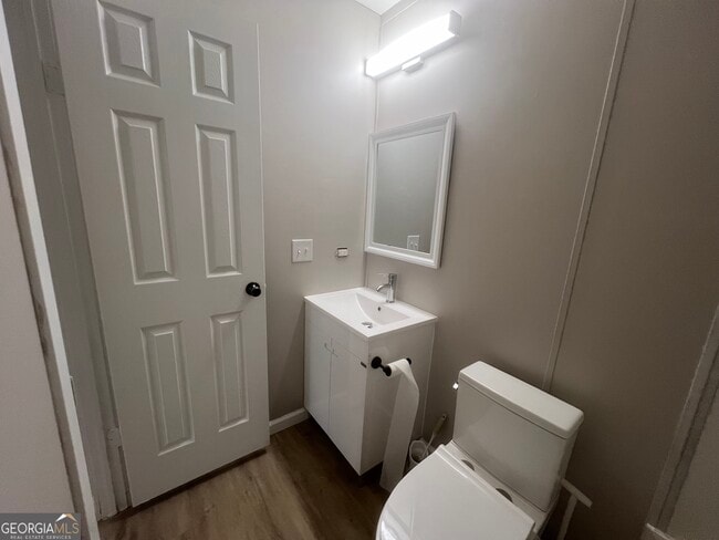 Building Photo - 71 Pine Ln