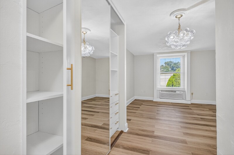 Building Photo - 224 E Garden St