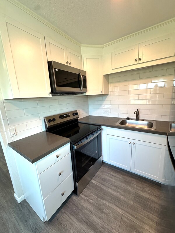 Building Photo - 600 E Harvard Rd