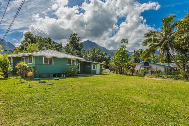 Building Photo - Downtown Hanalei, walk to town and beach, ...