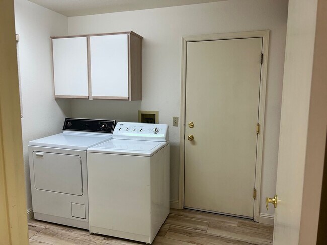 Building Photo - 2516 Sunup Dr