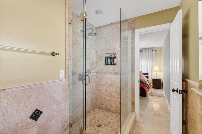 Building Photo - 7076 Middlebury Dr