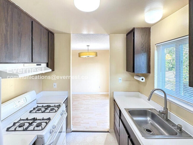 Building Photo - 1844 Tesoro Ct