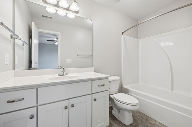 Building Photo - Welcome home to this beautifully maintaine...