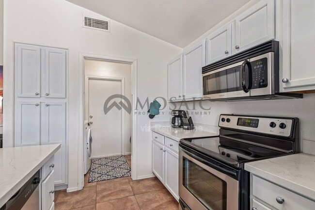 Building Photo - 1797 E Lindrick Dr