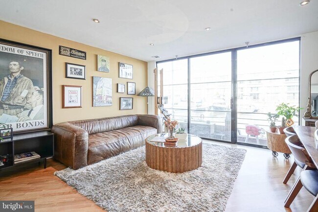 Building Photo - 3 N Christopher Columbus Blvd