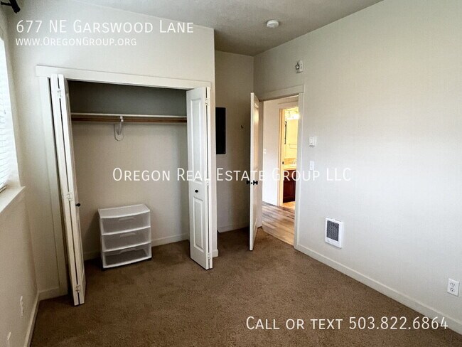 Building Photo - 677 NE Garswood Ln
