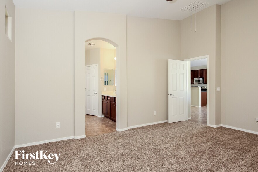 Building Photo - 15247 W Edgemont Ave