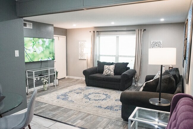 Building Photo - 10216 Regal Oaks Dr