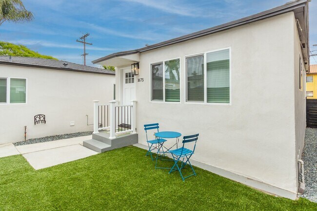 Building Photo - Renovated 1 Bed/1 Bath Single Family Home in Pacific Beach w/Patio/Parking/Washer/Dryer