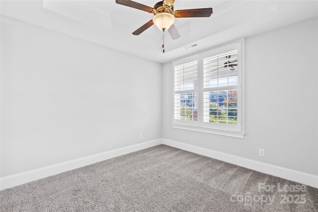 Building Photo - 124 Sisters Cove Ct
