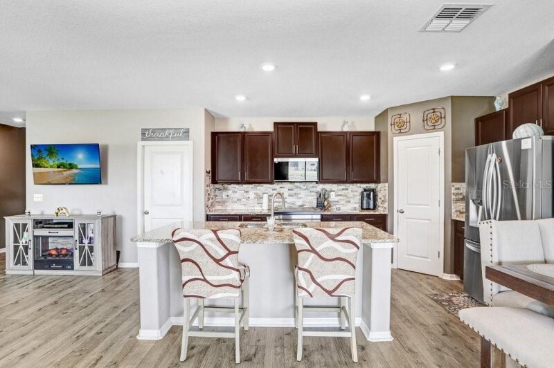Building Photo - 15461 Broad Brush Dr