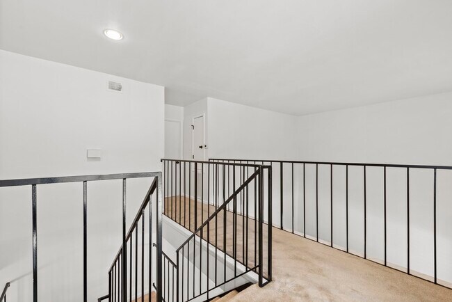 Building Photo - 1115 Augusta Dr