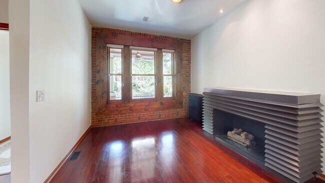 Building Photo - 1814 Park Rd NW