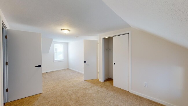 Building Photo - IMMACULATE - Clark / Fulton Area - 3 Bedro...