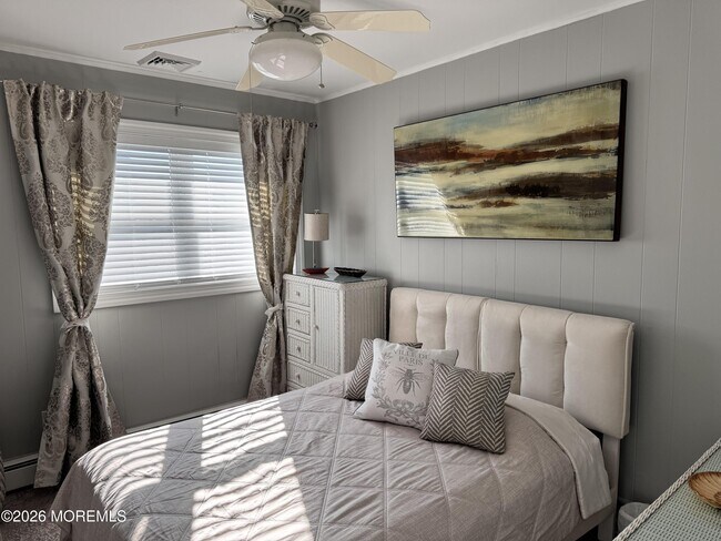 Building Photo - 604 SE Central Ave