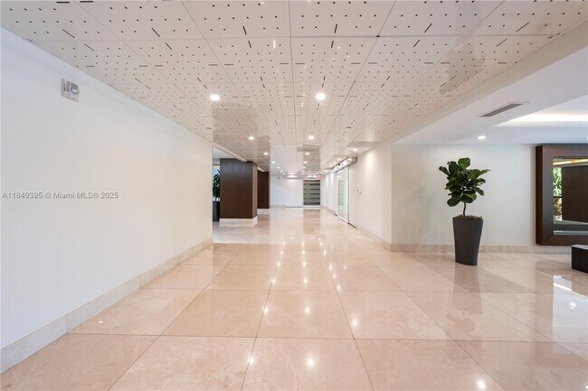 Building Photo - 540 Brickell Key Dr
