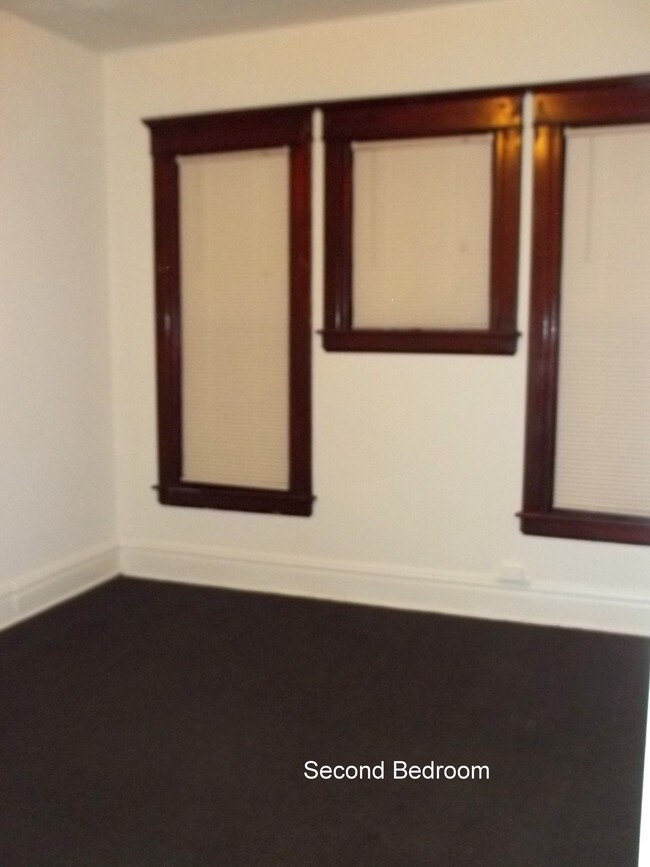 Building Photo - 411 W Dutton St