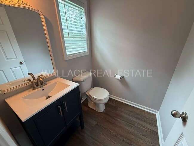 Building Photo - FANTASTIC 3 BEDROOM, 2.5 BATHROOM HOME IN S. KNOXVILLE!!