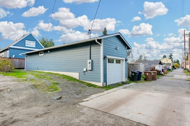 Building Photo - 927 S Cushman Ave