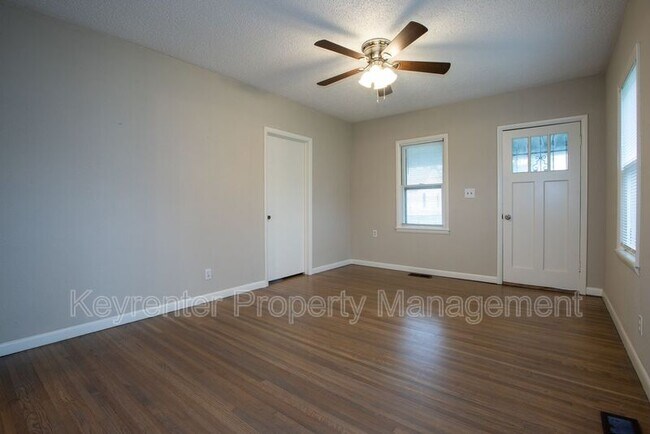Building Photo - 526 S 39th W Ave