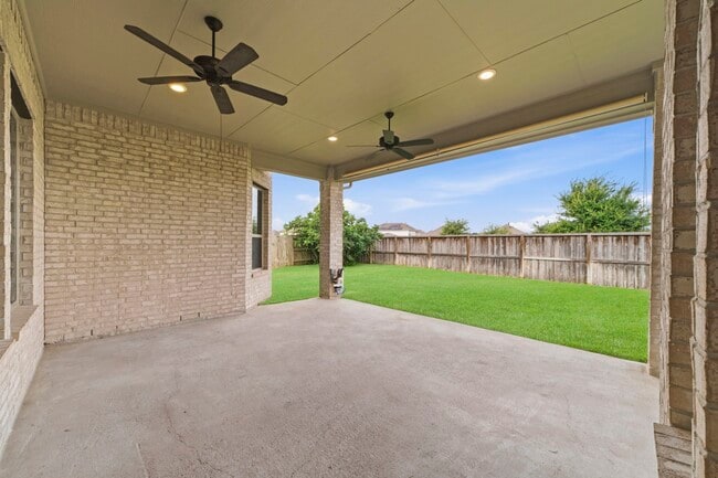 Building Photo - 21723 Albertine Dr