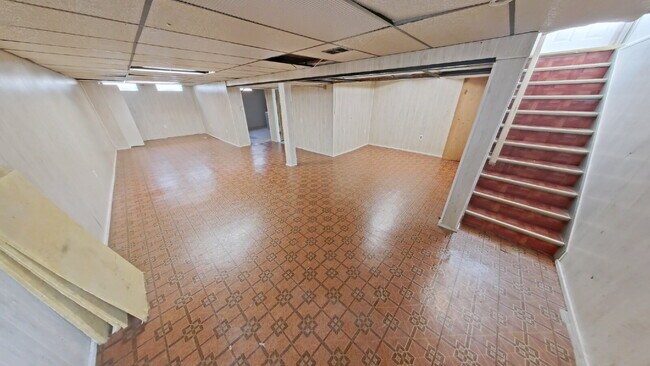 Building Photo - 13806 Hartill Ave