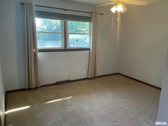 Building Photo - 4625 Candlelight Dr