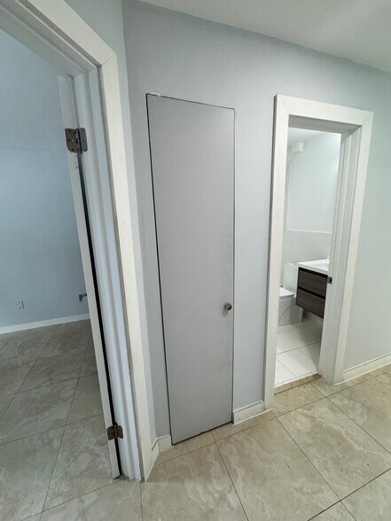 Hallway Closet - 8434 SW 38th St