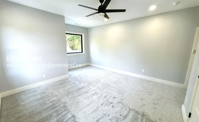 Building Photo - 415 S University St