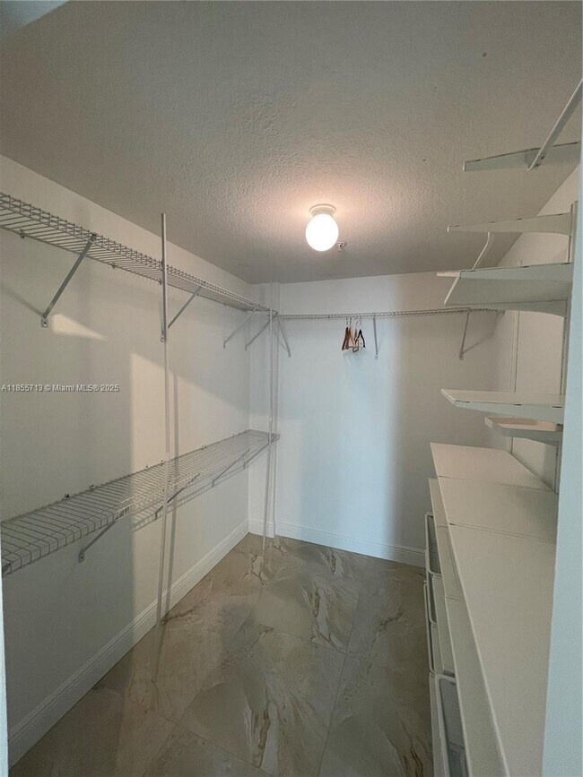 Building Photo - 170 SE 14th St