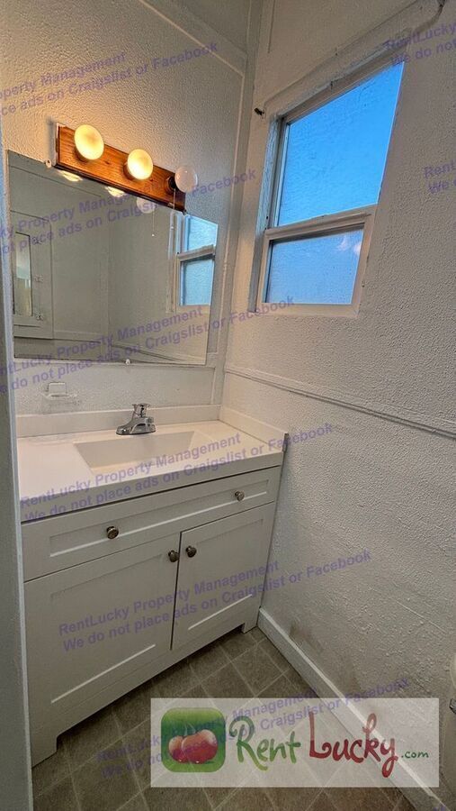 Building Photo - 3116 1/2 N 8th St-