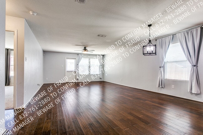 Building Photo - 1128 Foxglove Ln