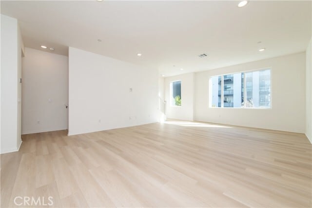 Building Photo - 185 Steely