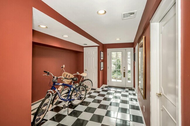 Building Photo - 1402 Bay Blvd