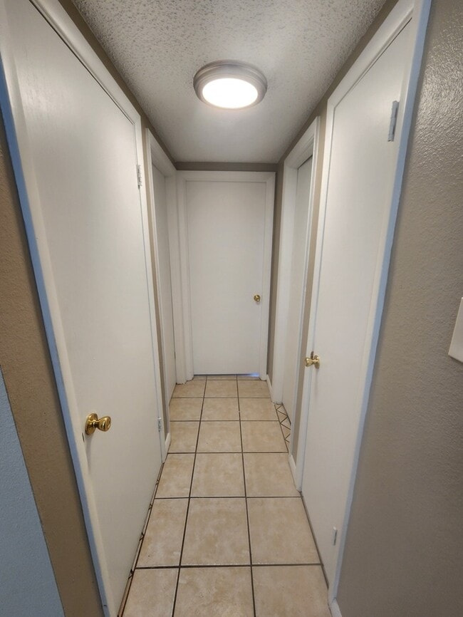 Building Photo - 3 bed 2 bath 2 story townhome, 1 carport